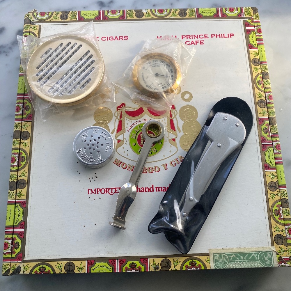 Cigar Tobacco Poker Accessories Box Collectors Item